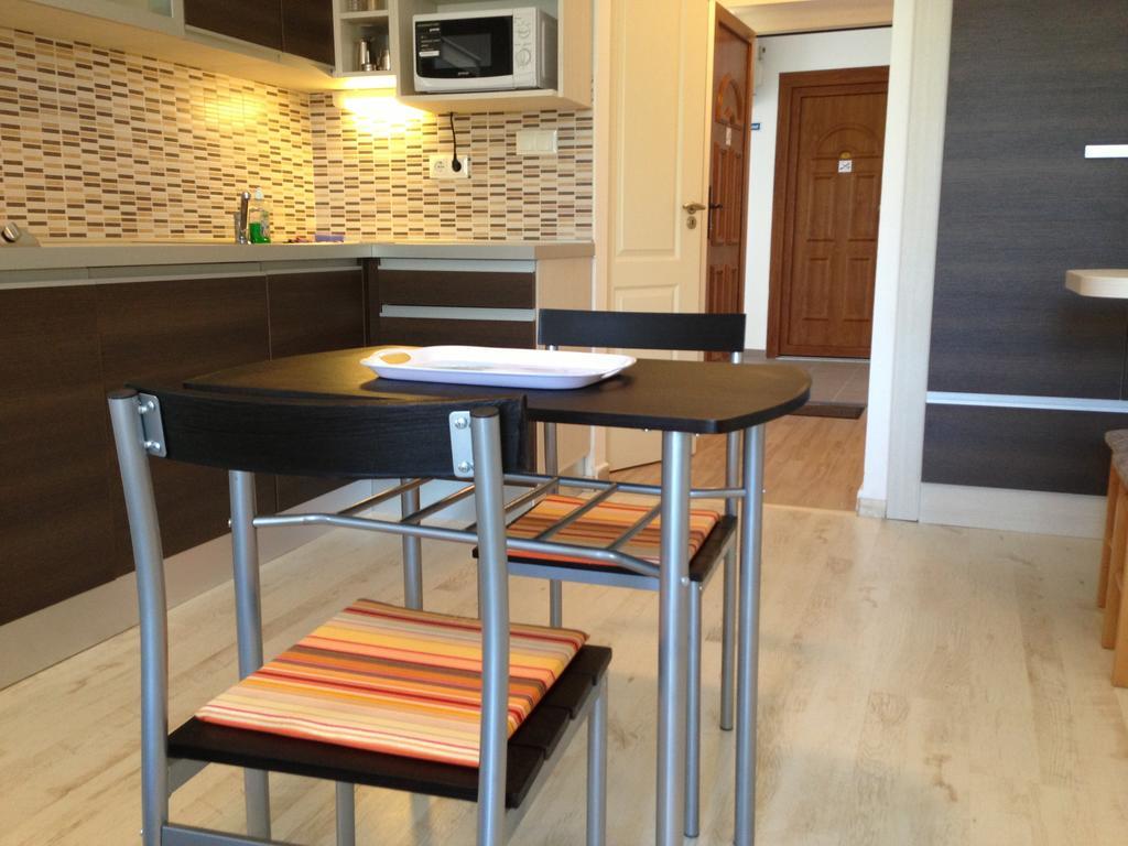 Lovagvar Apartments 久洛 客房 照片