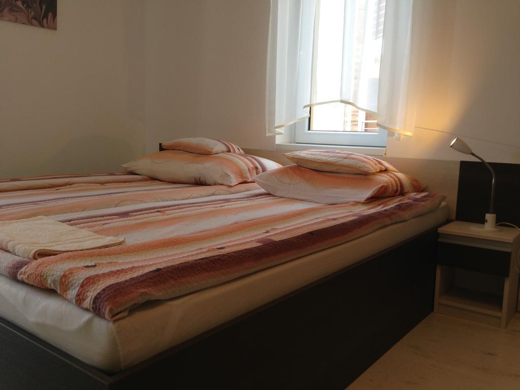 Lovagvar Apartments 久洛 客房 照片