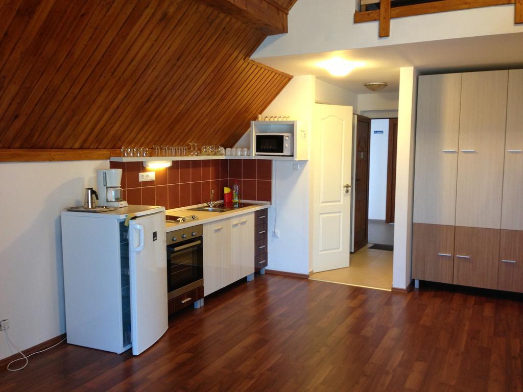 Lovagvar Apartments 久洛 外观 照片
