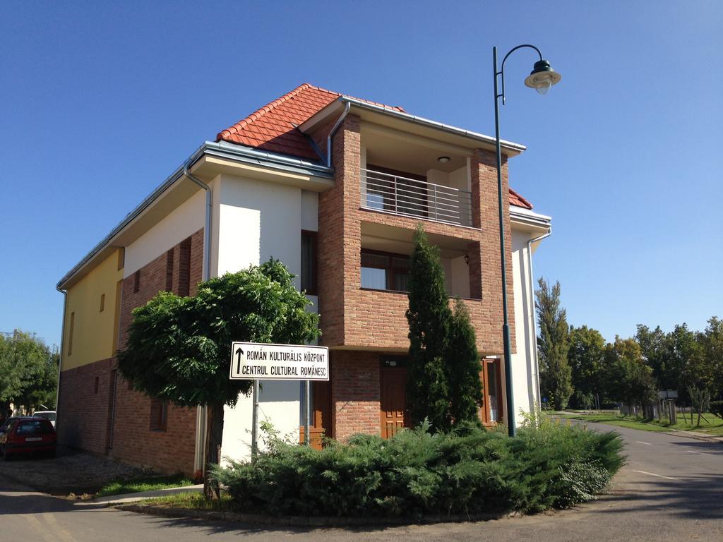 Lovagvar Apartments 久洛 外观 照片