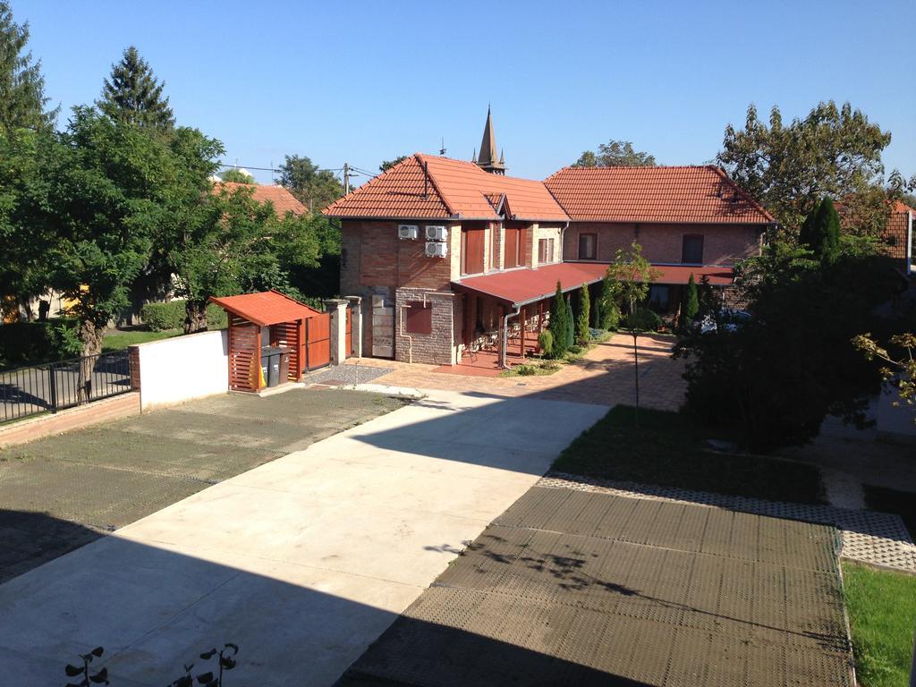 Lovagvar Apartments 久洛 外观 照片