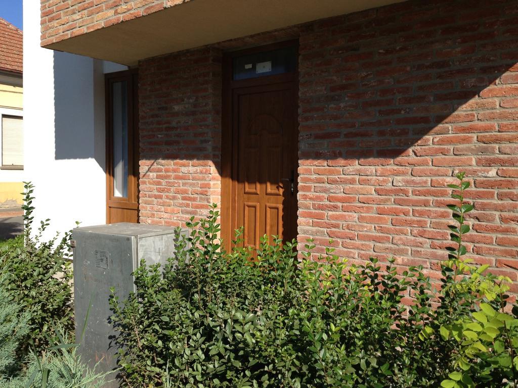 Lovagvar Apartments 久洛 外观 照片