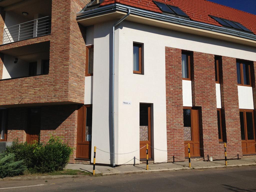 Lovagvar Apartments 久洛 外观 照片